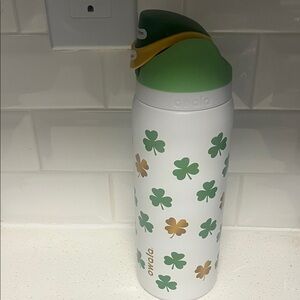 Owala Green and Gold Clover Water Bottle